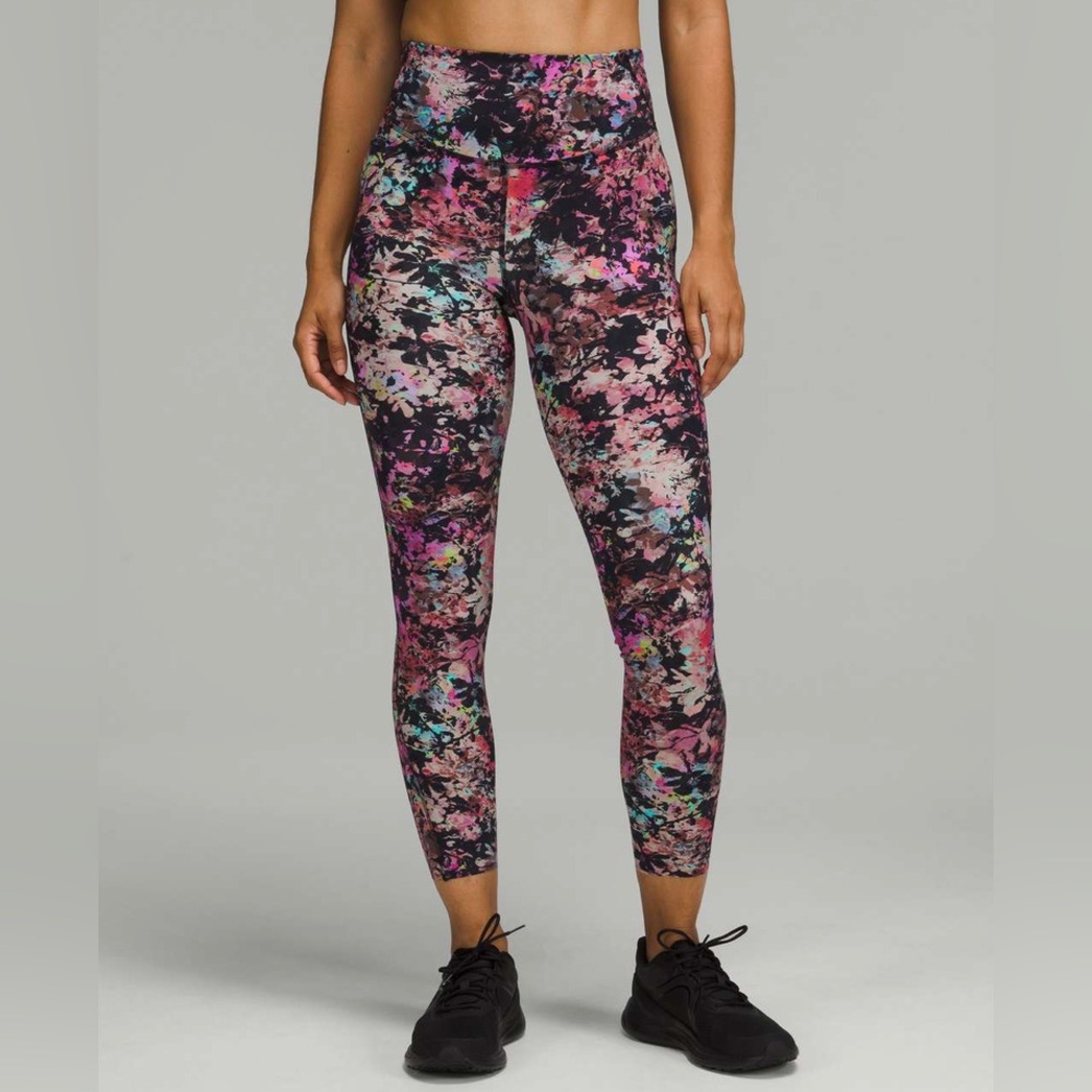 Lululemon Base Pace Tight High Rise 25”, Stencil Blossom Red Multi, 10, EUC